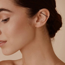 Cargar imagen en el visor de la galería, Spike Dangle Chained Barbell
