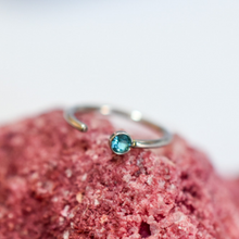 Cargar imagen en el visor de la galería, Aqua Cz Nostril Hoop
